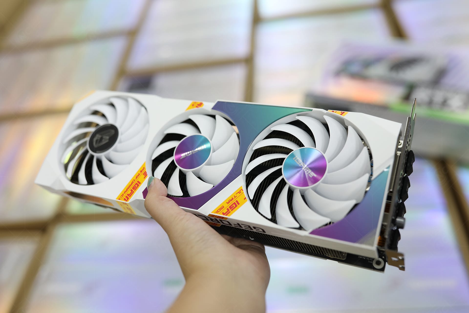 Card Màn Hình Colorful iGame GeForce RTX 3060 Ultra W OC 12G-V - Ảnh 2